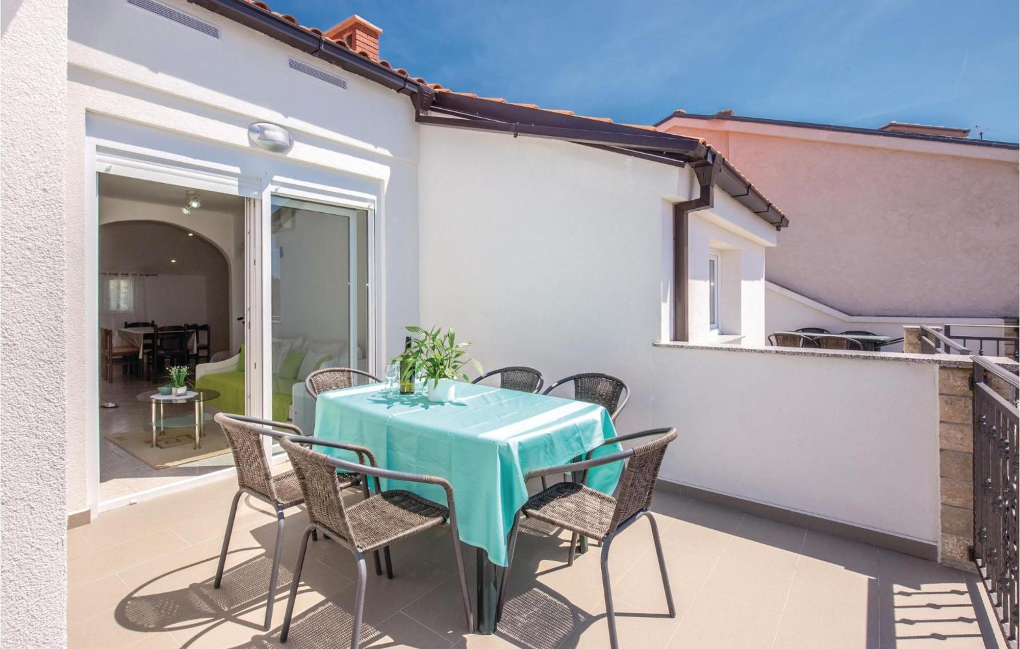 Nice Apartment In Crikvenica With Wifi Extérieur photo