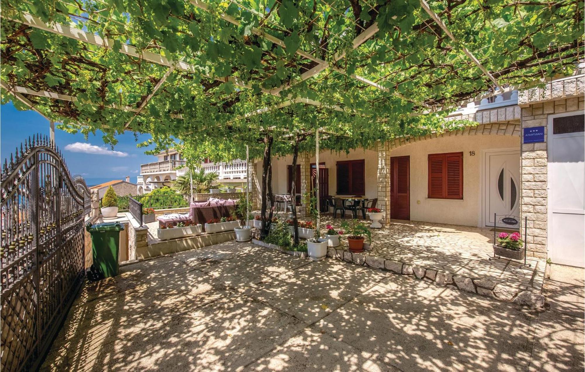 Nice Apartment In Crikvenica With Wifi Extérieur photo