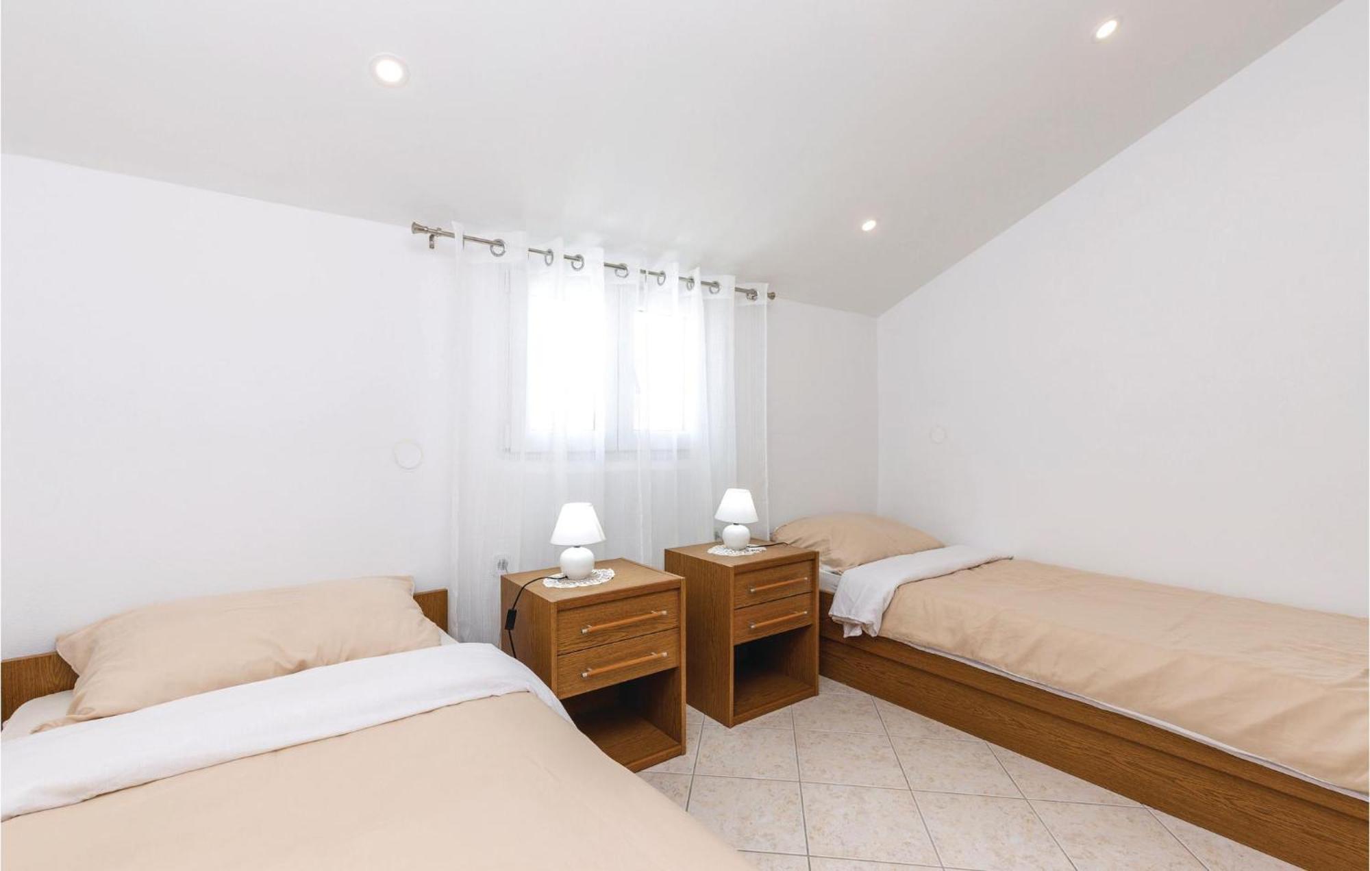 Nice Apartment In Crikvenica With Wifi Extérieur photo