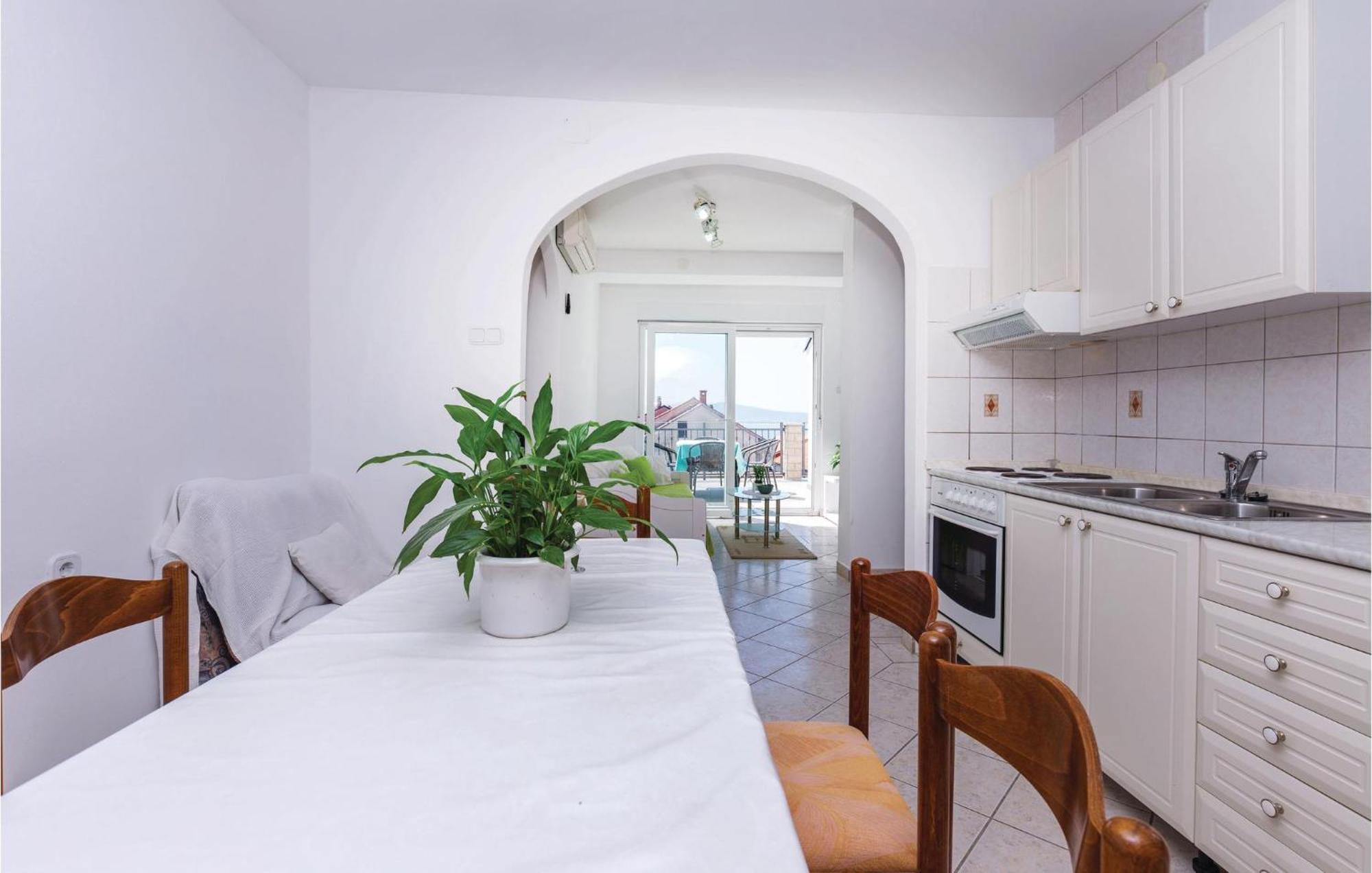 Nice Apartment In Crikvenica With Wifi Extérieur photo